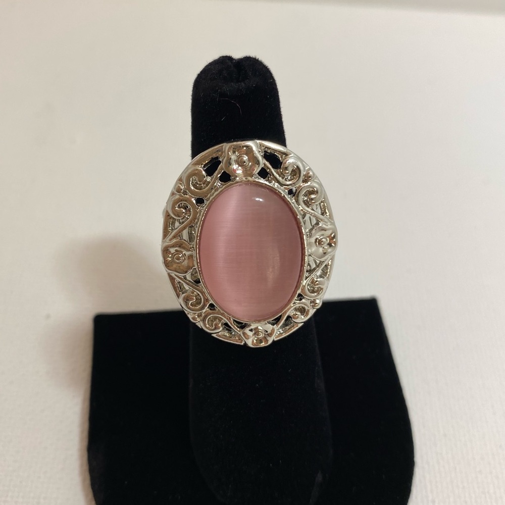 Fashion stretch ring with pink oval stone